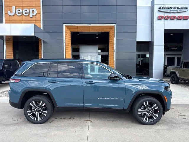 New 2027 Gray Jeep Limited image 2