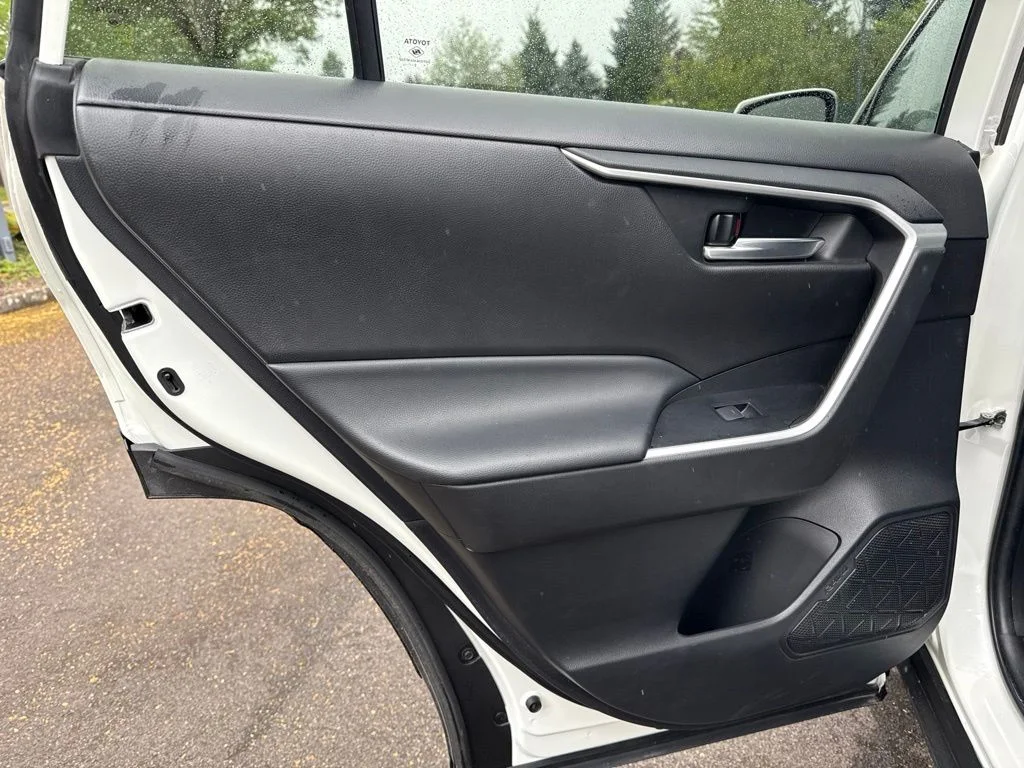 Used 2022 Blizzard Pearl Toyota SE image 21