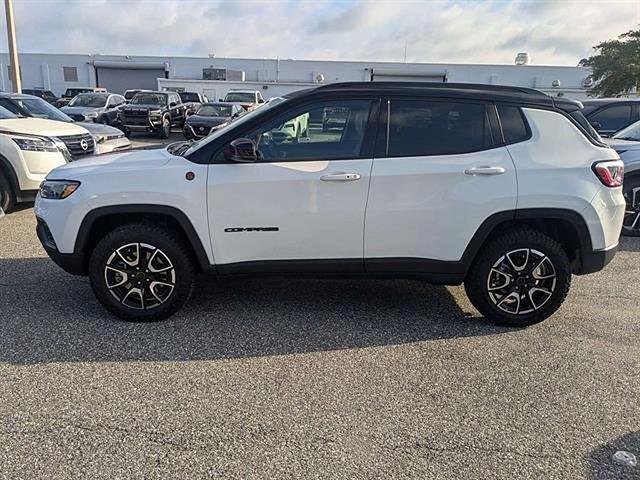 Used 2025 Bright White Clearcoat Jeep Trailhawk image 7