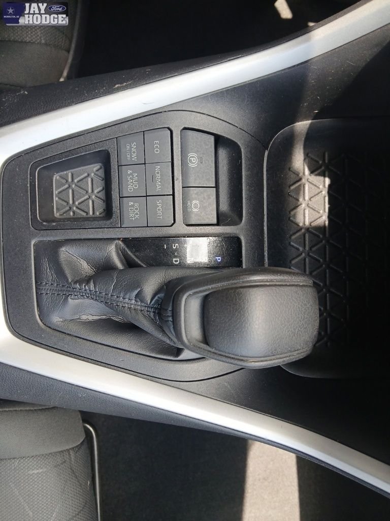 Used 2021 White Toyota XLE image 26