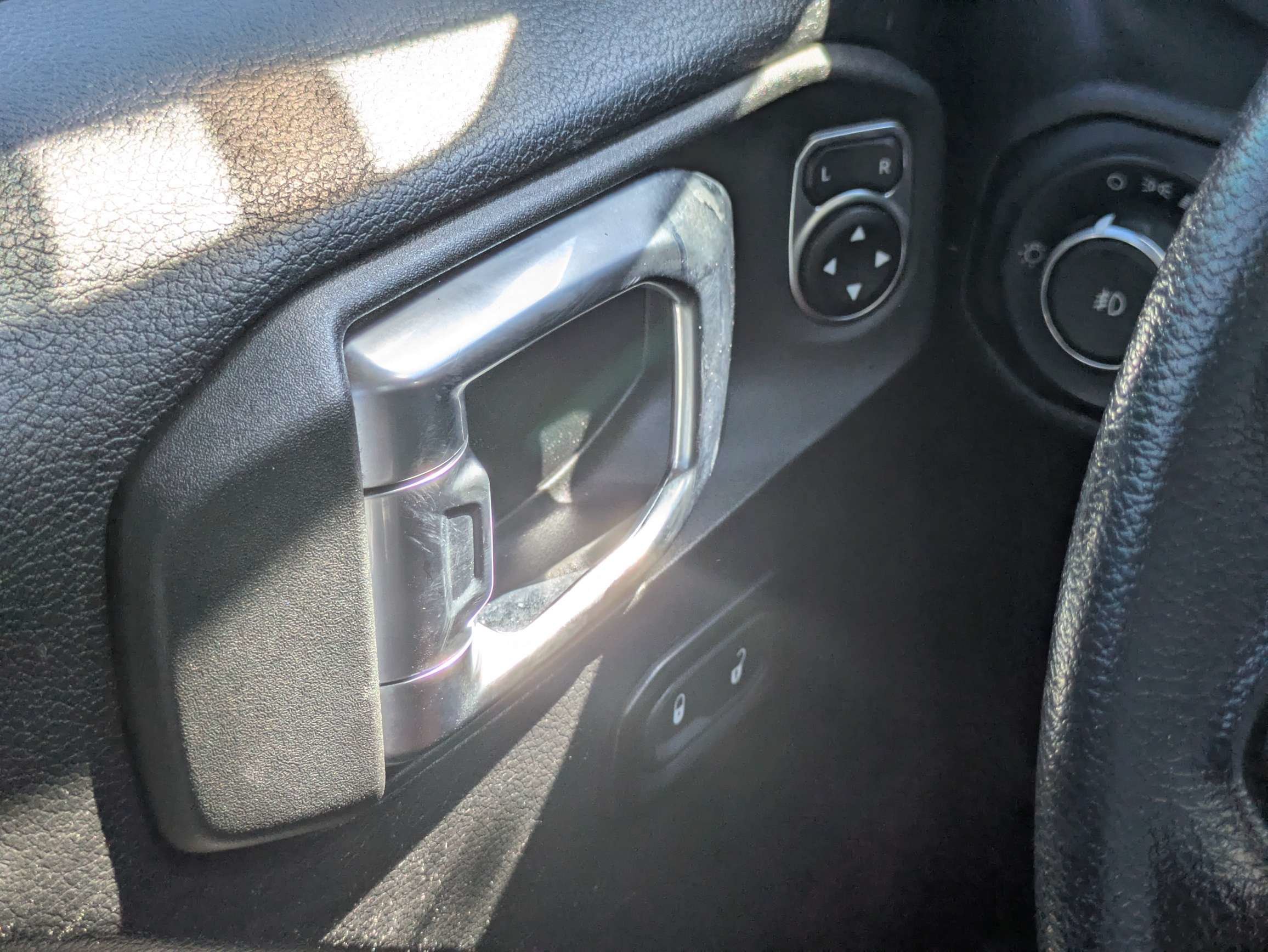Used 2023 Green Jeep Sport image 20