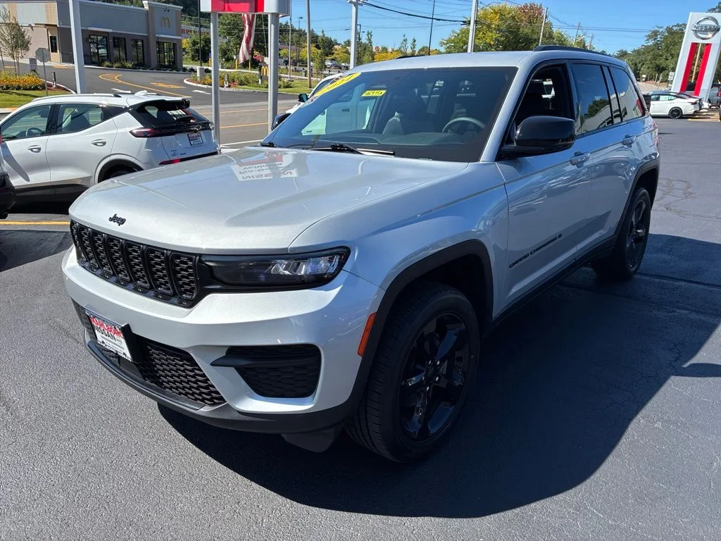 Used 2024 Silver Jeep Altitude X image 3