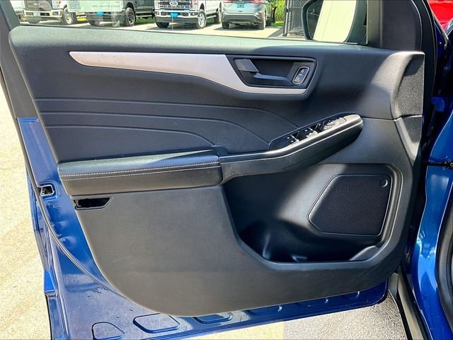 Used 2022 Blue Ford SE image 18