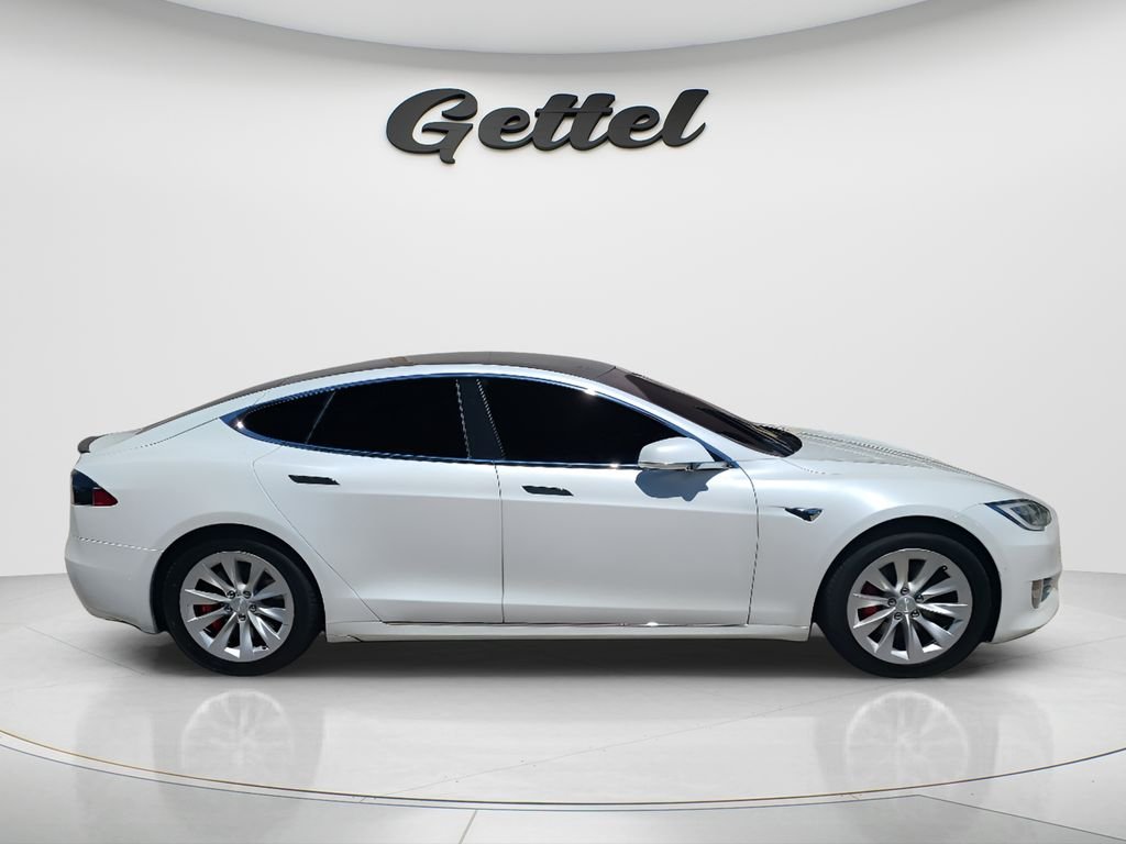 Used 2019  Tesla Performance image 4