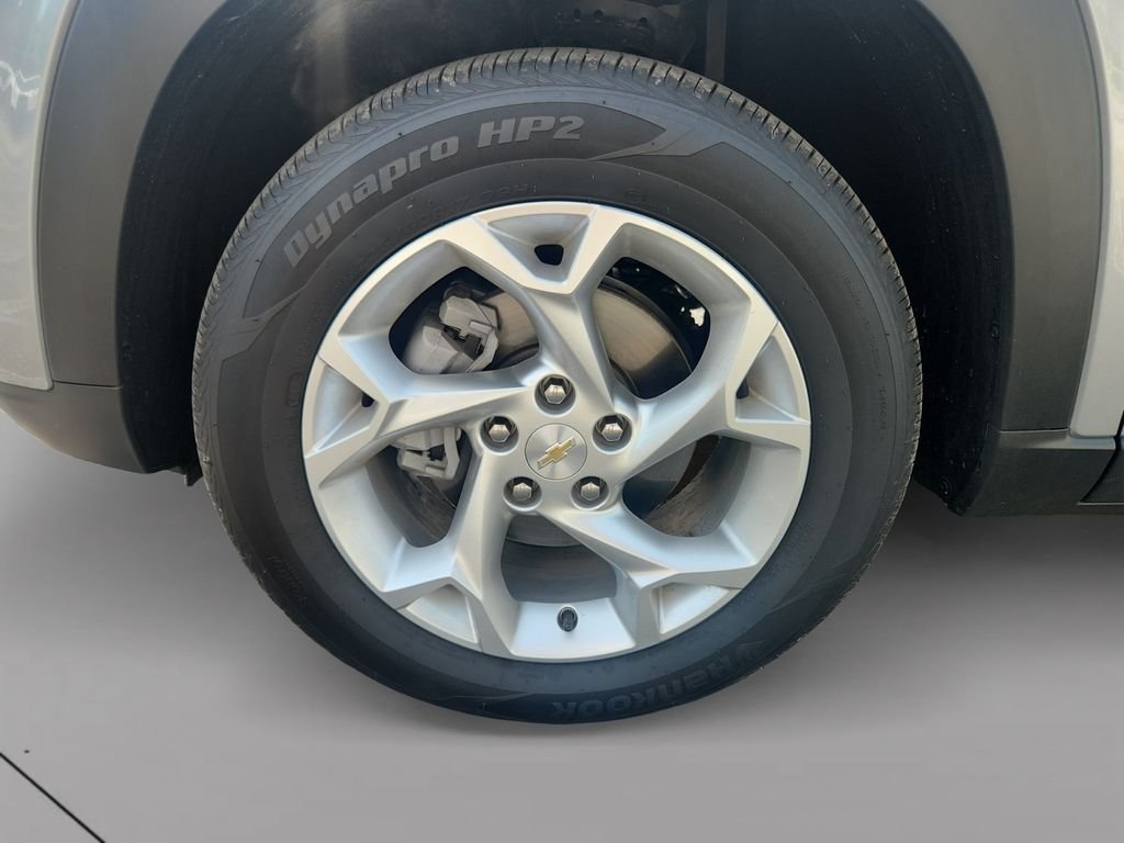 Used 2025 Gray Chevrolet LS image 9