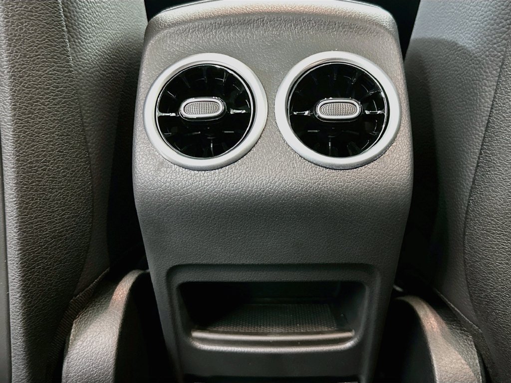 New 2026 Mountain Grey Metallic Mercedes-Benz GLB 250 image 24