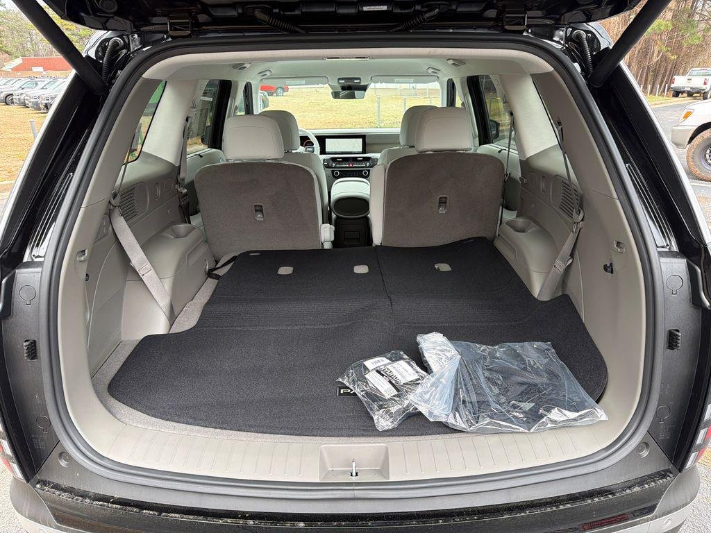 New 2026 Black Hyundai SEL FWD image 18