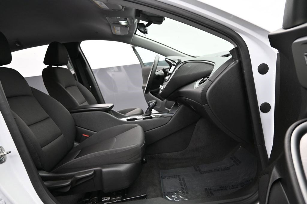 Used 2024 Summit White Chevrolet LT image 18