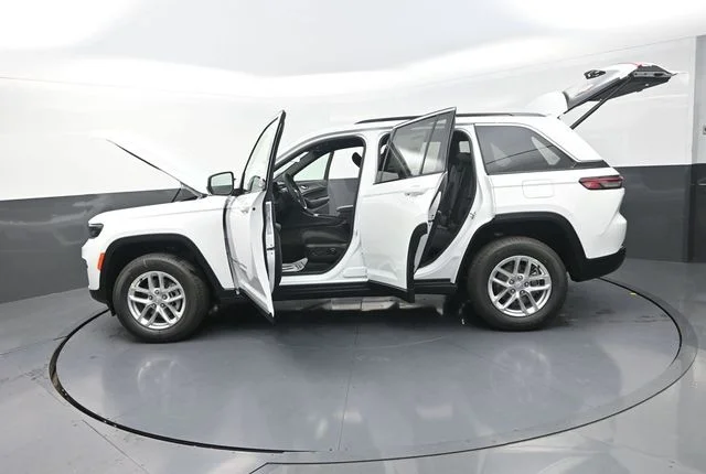 Used 2026 White Jeep Laredo X image 32
