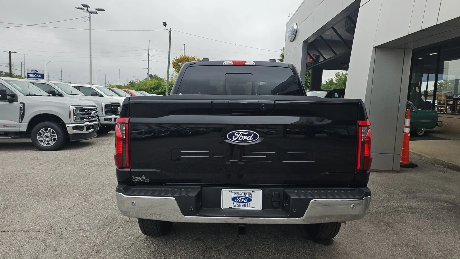 New 2026 Agate Black Metallic Ford XLT 4WD image 4