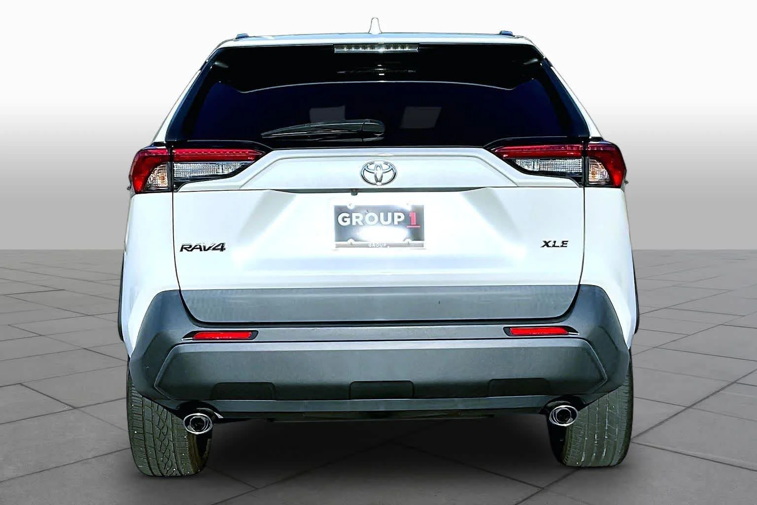 Used 2022 Blizzard Pearl Toyota XLE Premium image 5