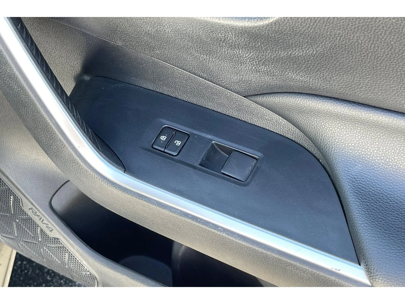 Used 2023 Ice Cap Toyota Hybrid LE image 22