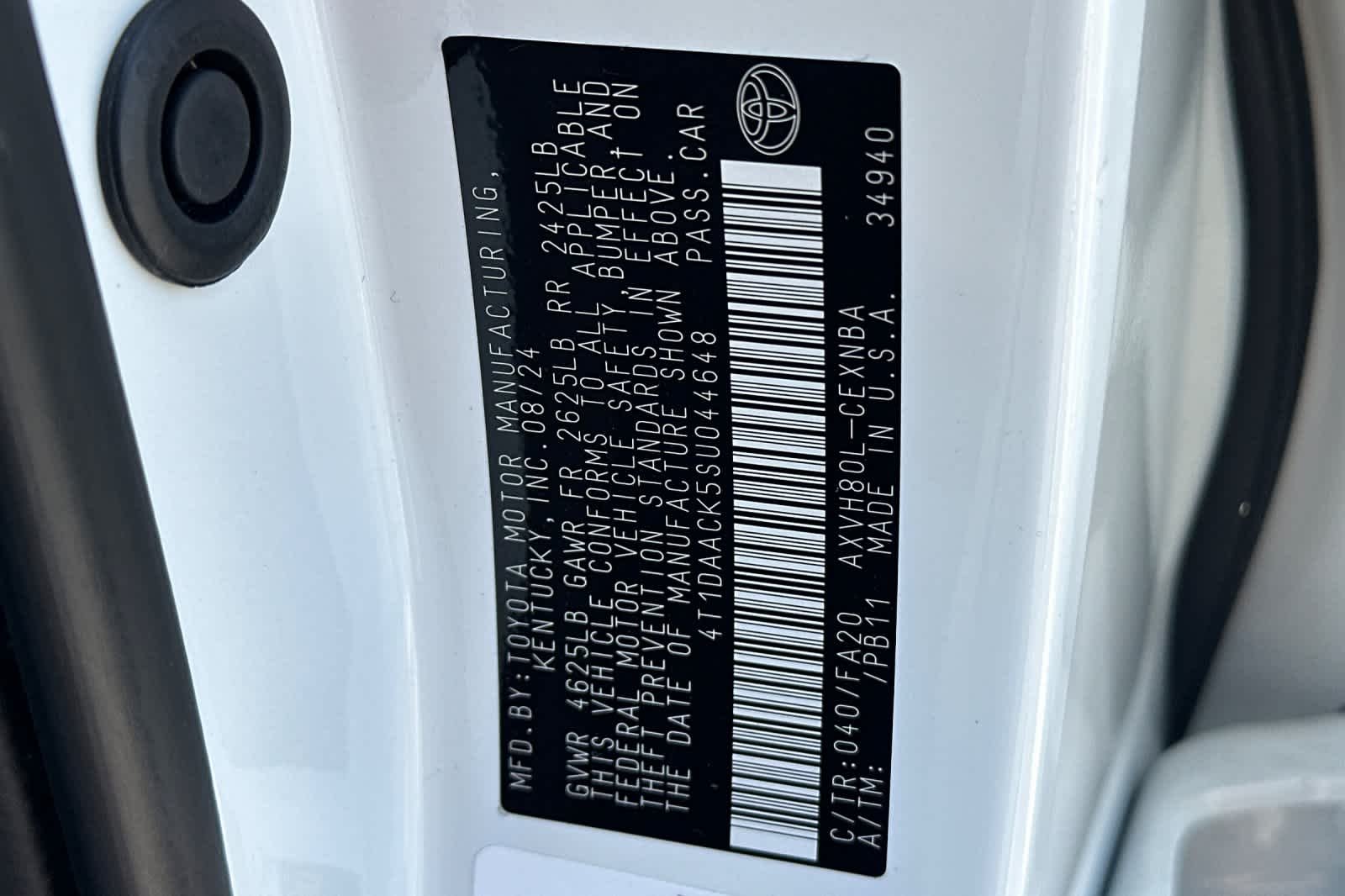 Used 2025 Ice Cap Toyota LE image 26