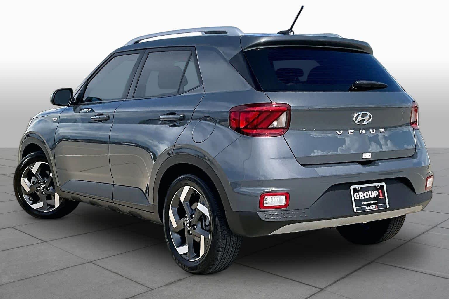 2025 Hyundai Venue SEL - Photo 12