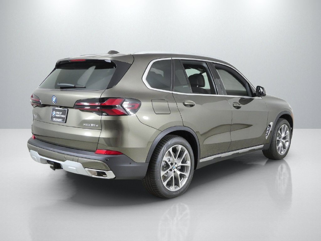 New 2026 Manhattan Green Metallic BMW xDrive50e image 9