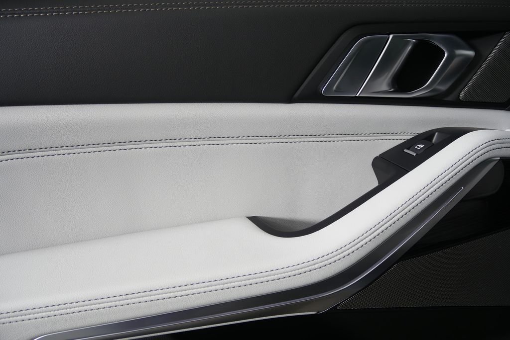 Used 2026 Skyscraper Grey Metallic BMW xDrive40i image 14