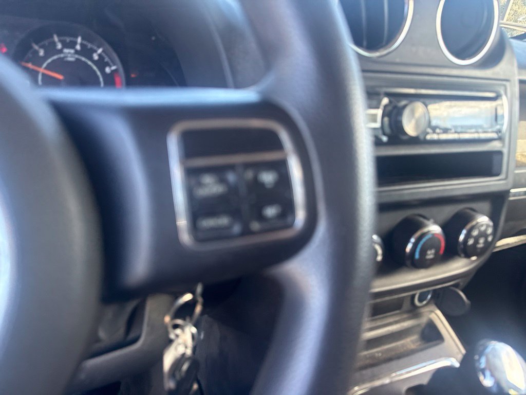 Used 2015 Bright White Clearcoat Jeep Sport image 32
