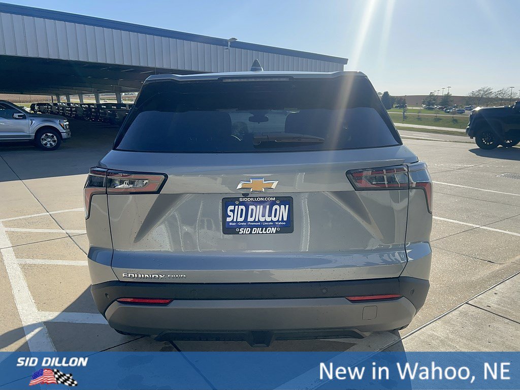 2027 Chevrolet Equinox LT - Photo 4