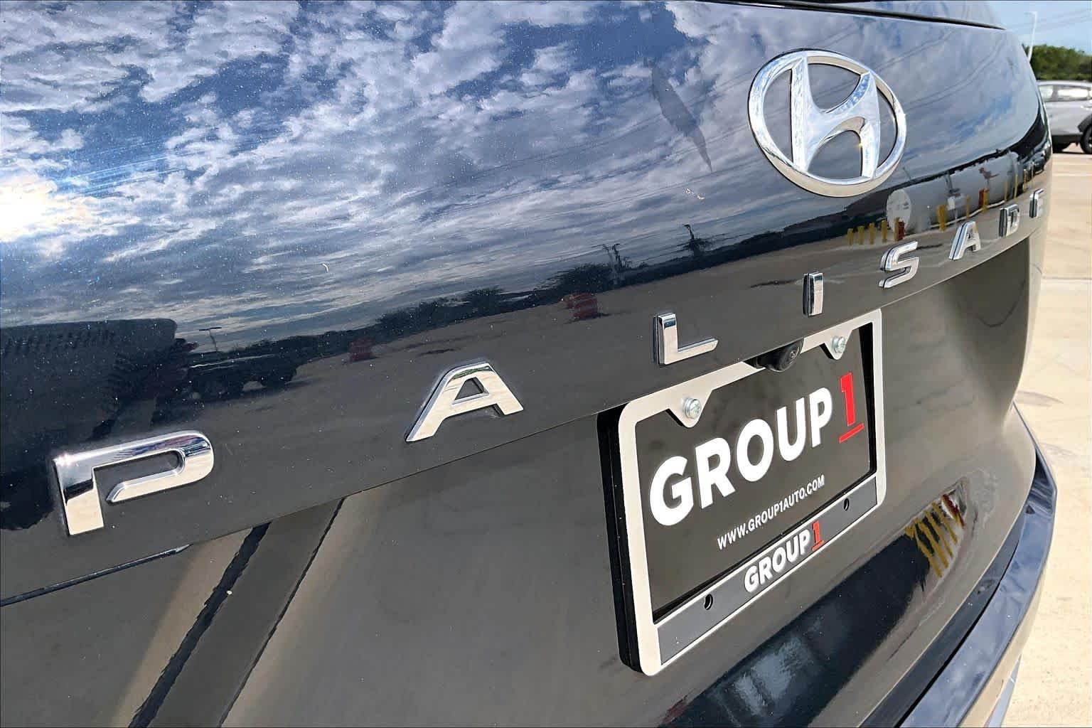 Used 2024 Moonlight Cloud Hyundai SEL 8P image 31