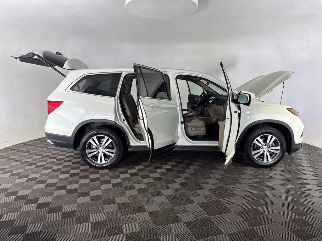 Used 2017 White Honda EX-L image 21