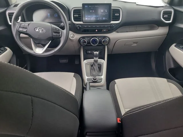 Used 2025 Green Hyundai SEL image 14
