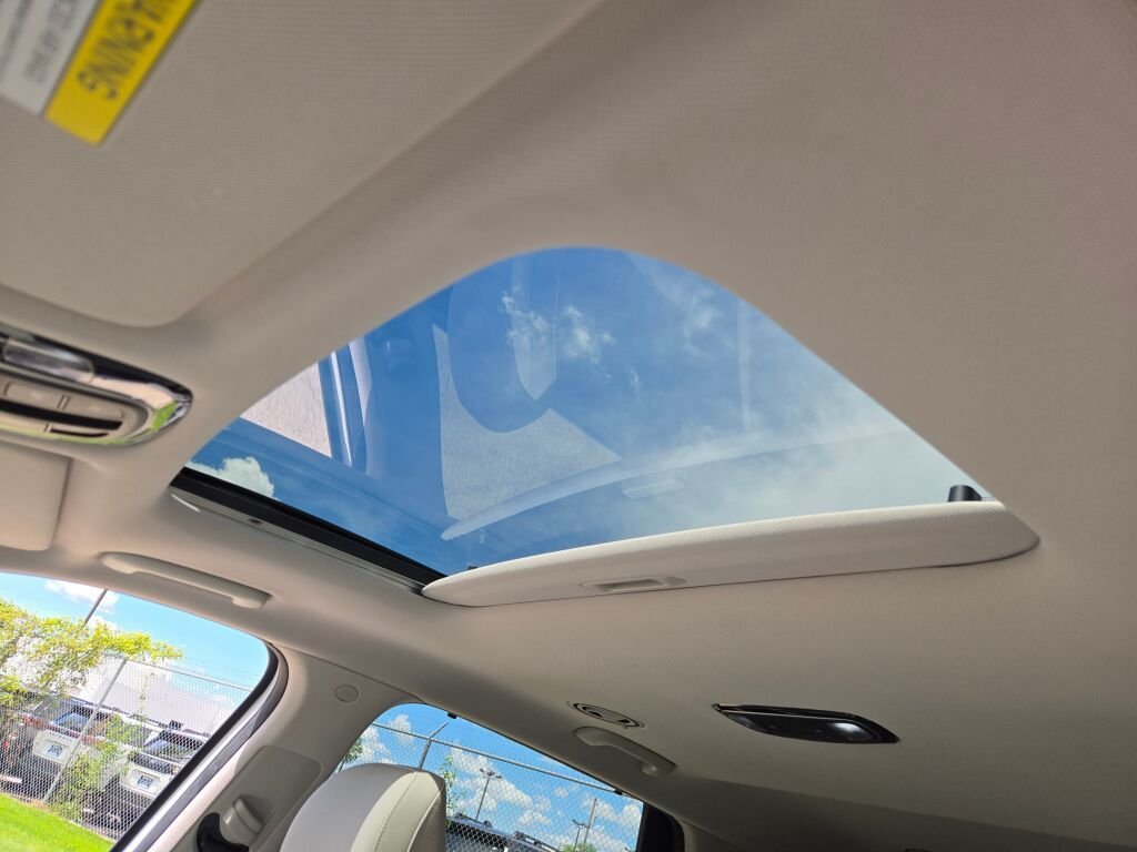 Used 2021 White Hyundai SEL image 26