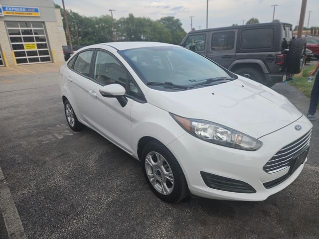 Used 2016 White Ford SE image 4