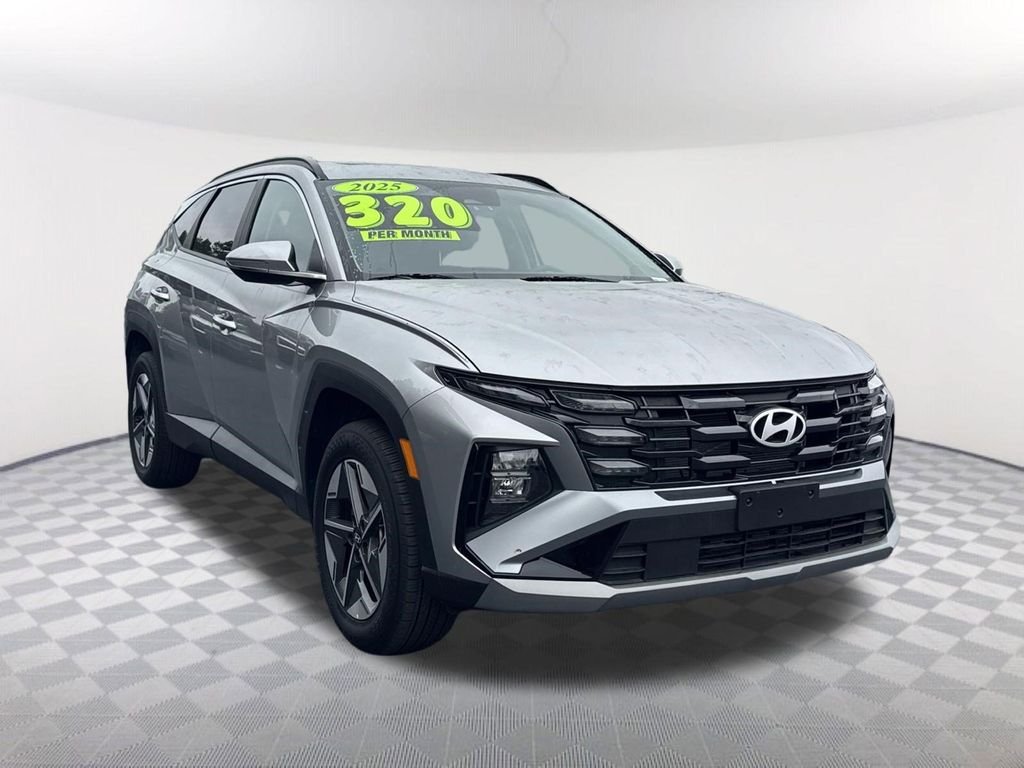 Used 2025 Silver Hyundai SEL Convenience image 3