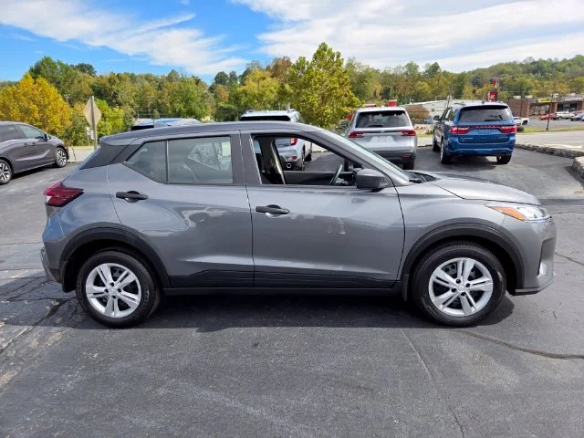Used 2025 Gray Nissan S image 9