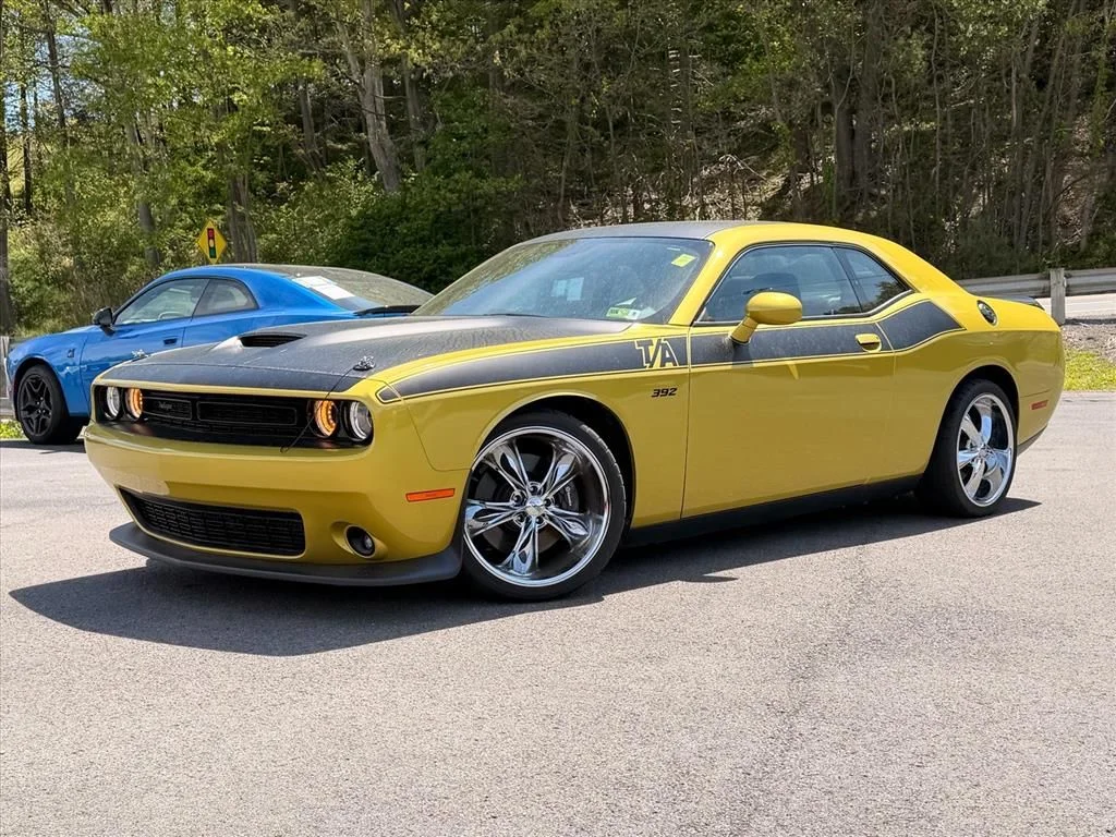 Used 2021 Gold Dodge R/T Scat Pack image 2