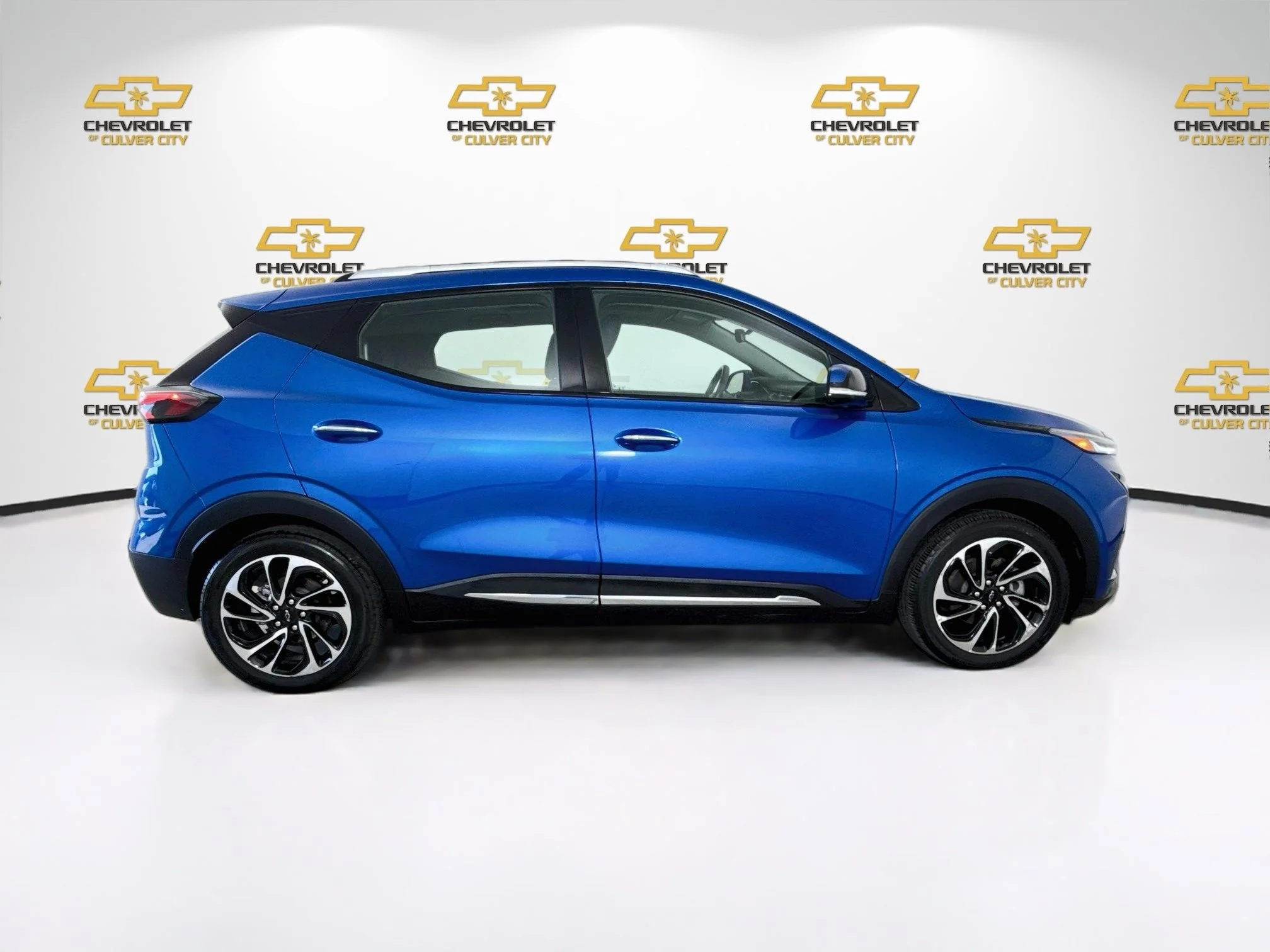 Used 2023 Bright Blue Metallic Chevrolet Premier image 9