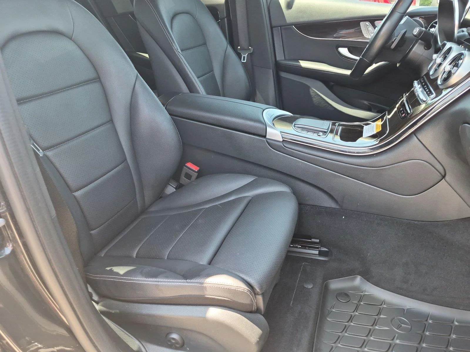 Certified Used 2022 Graphite Grey Metallic Mercedes-Benz GLC 300 image 37