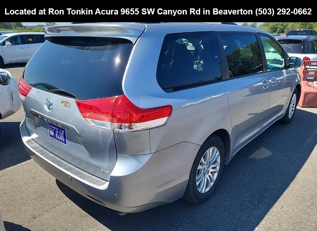 Used 2014 Silver Sky Metallic Toyota XLE image 5