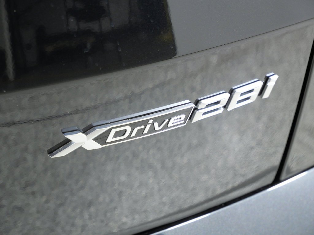 New 2027 Black Sapphire Metallic BMW xDrive28i image 12