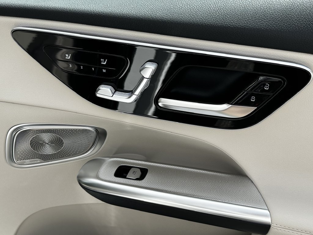New 2026 Polar White Mercedes-Benz GLC 300 image 54
