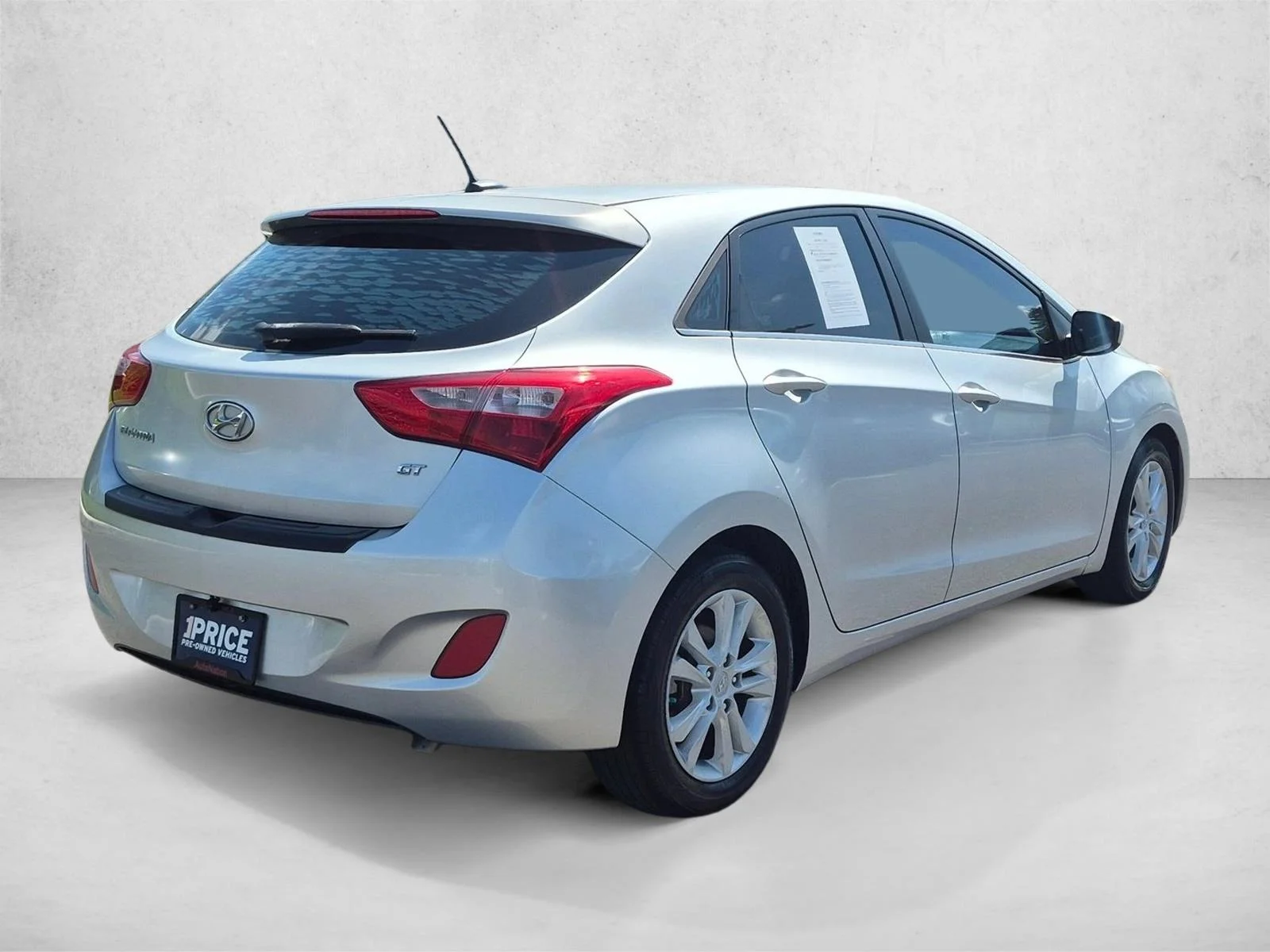 Used 2014 Shimmering Silver Hyundai  image 5