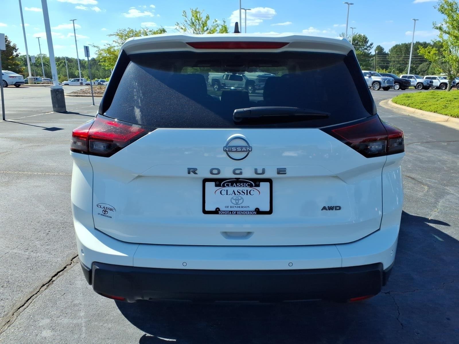 Used 2025 Glacier White Nissan S image 7