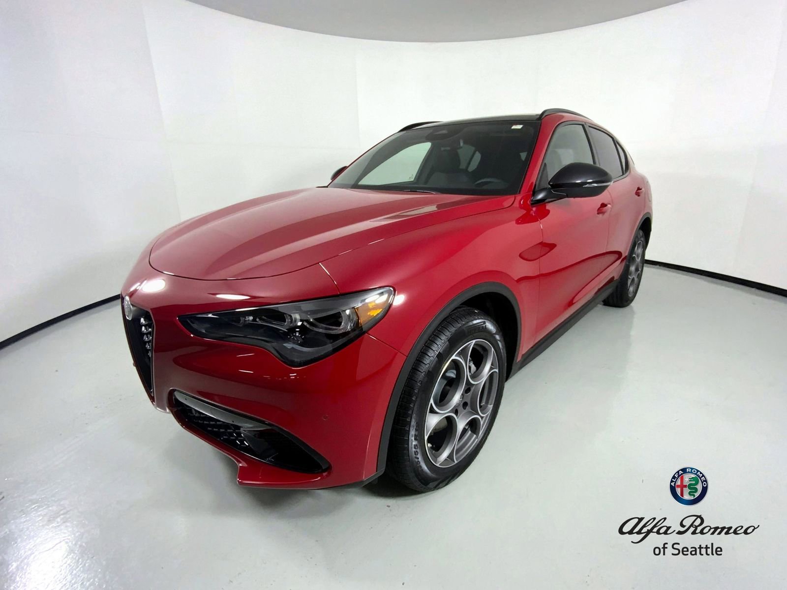 2025 Alfa Romeo Stelvio Base