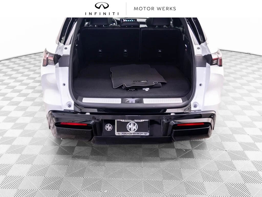 New 2027 2T RAD WHT INFINITI Autograph AWD image 35