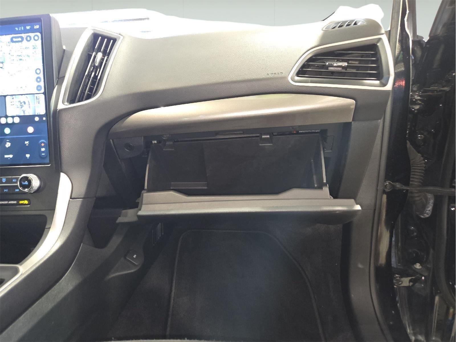 Used 2024 Agate Black Ford SE image 33