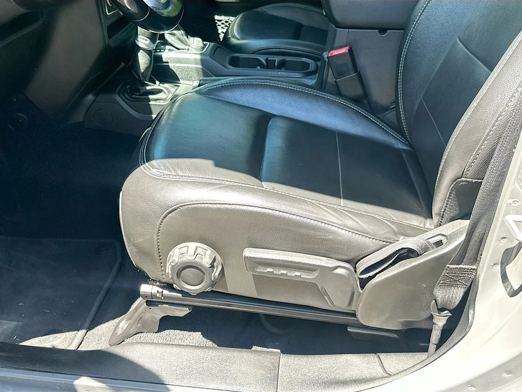 Used 2020 Sting-Gray Clearcoat Jeep Sahara image 21
