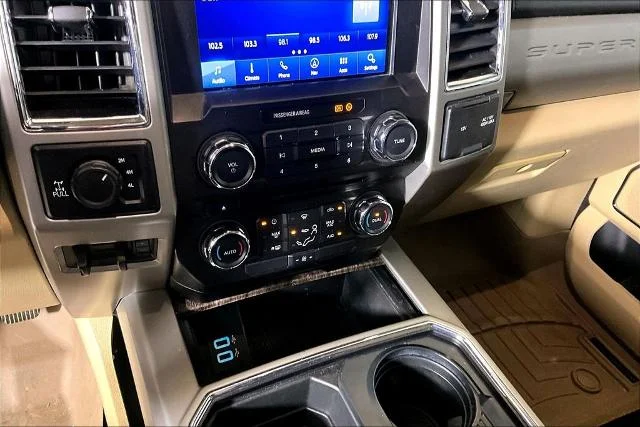 Certified Used 2018 White Platinum Clearcoat Metallic Ford Lariat image 51