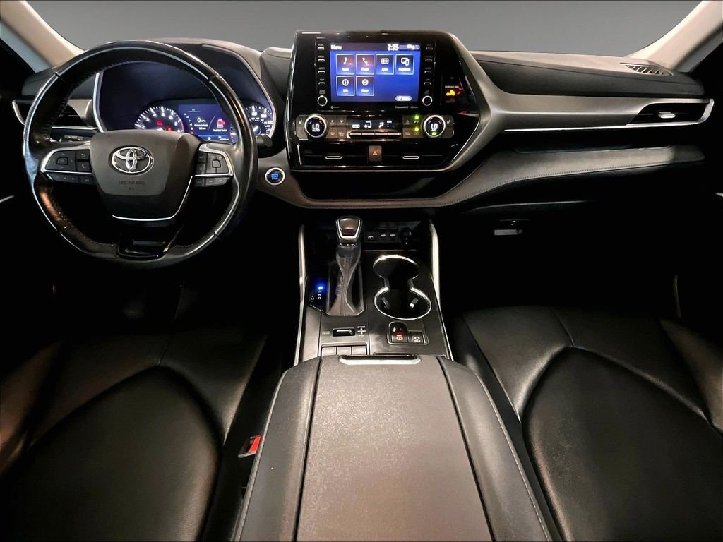 Used 2020  Toyota XLE image 22