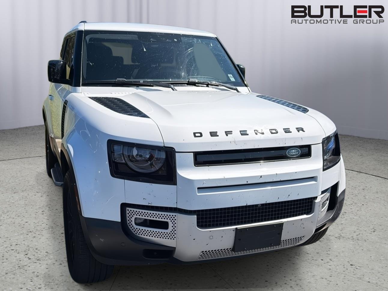 Used 2023 Fuji White Land Rover SE image 4