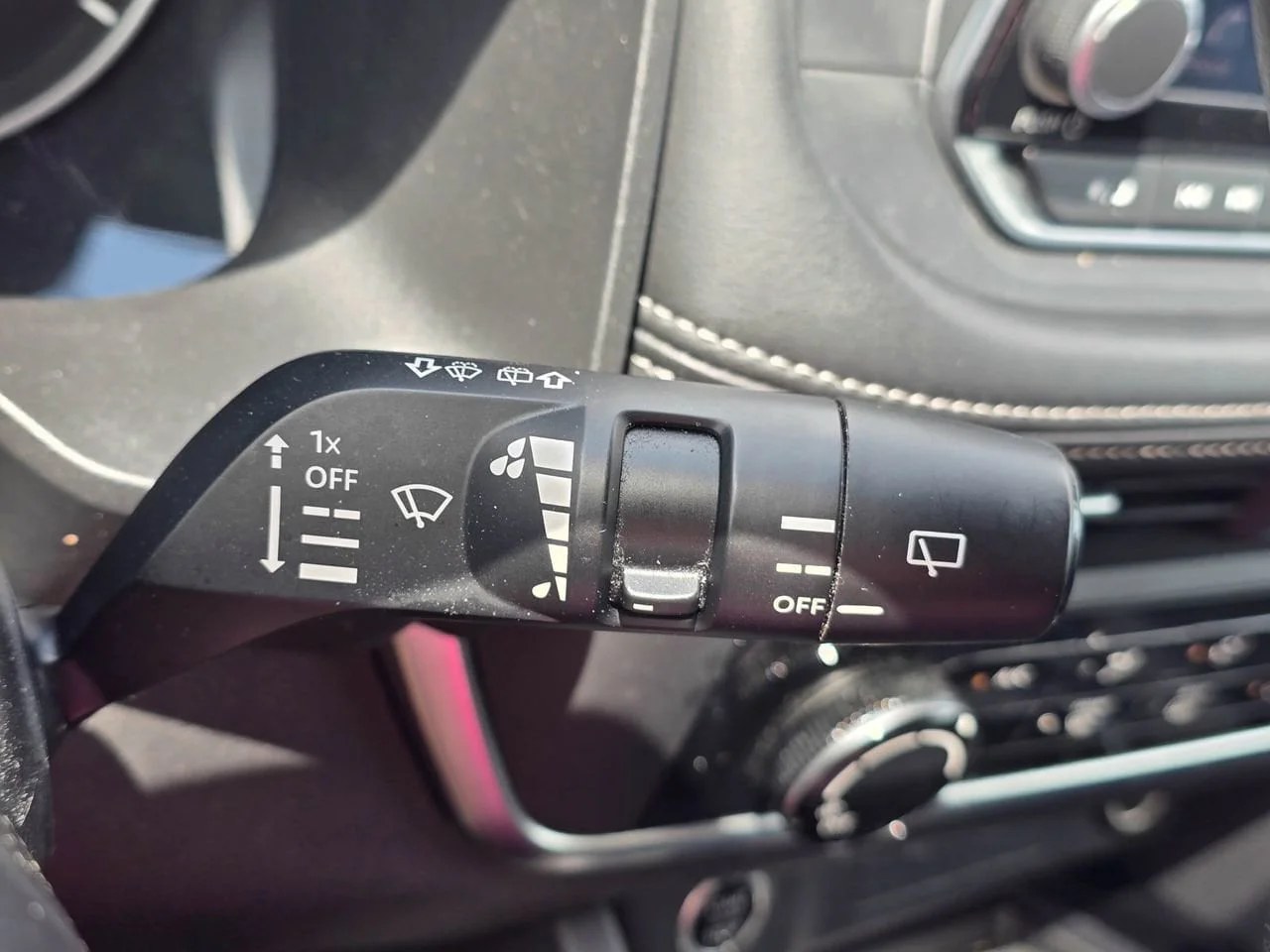 Used 2023  Nissan S image 21