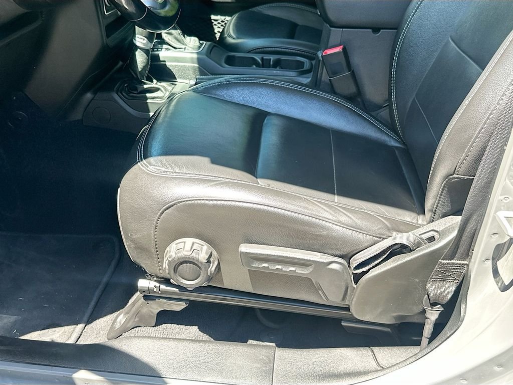 Used 2020 Sting-Gray Clearcoat Jeep Sahara image 21