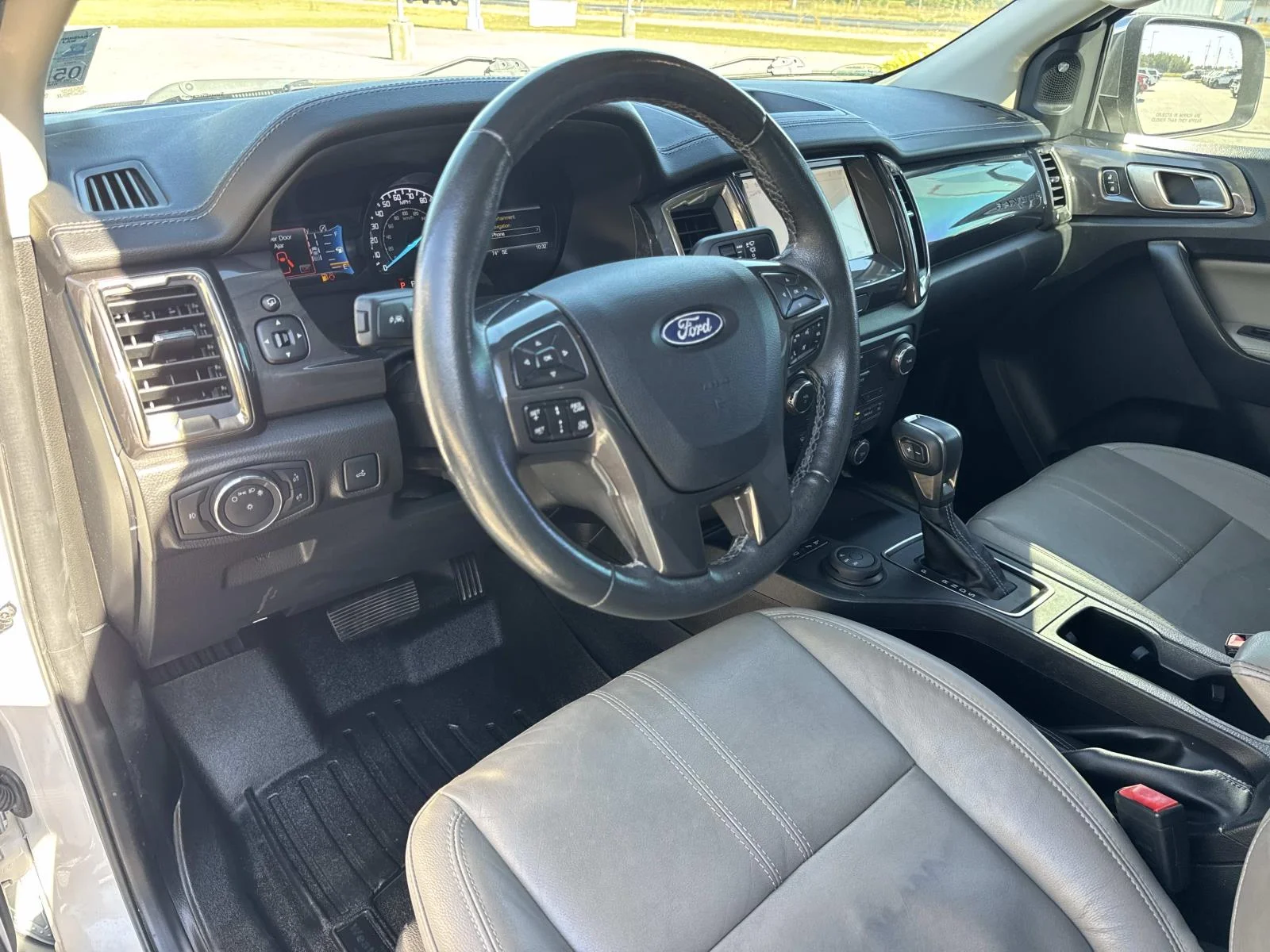 Certified Used 2020 White Platinum Tri-Coat Metallic Ford LARIAT image 17