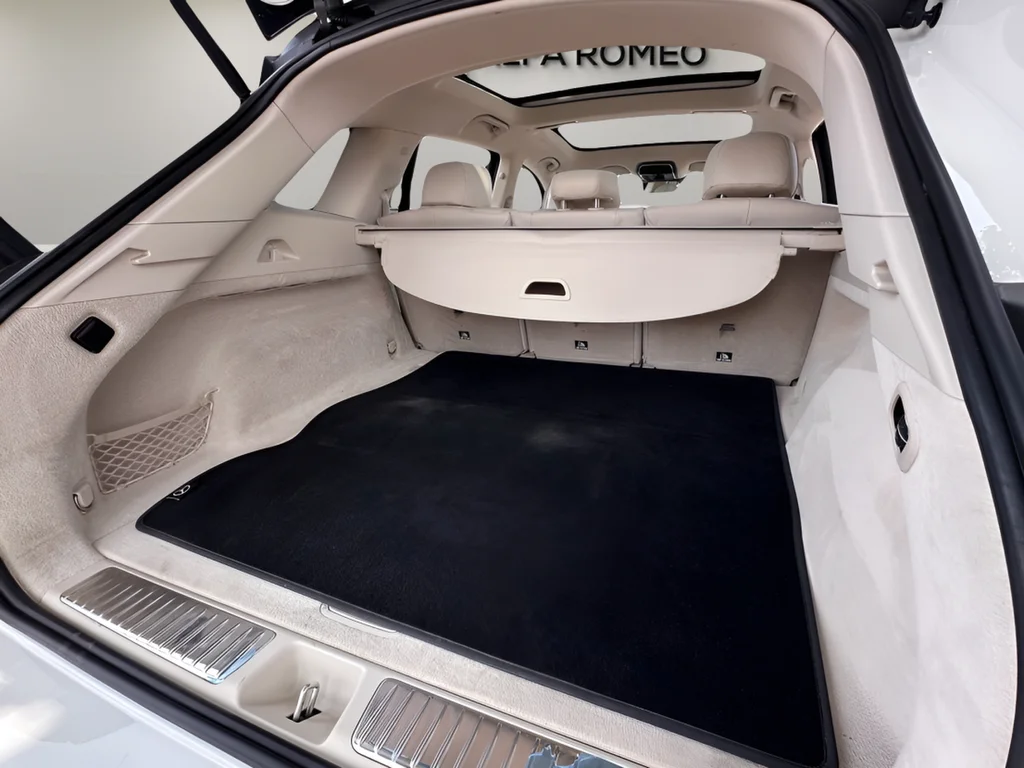 Used 2023 White Mercedes-Benz 450 image 25