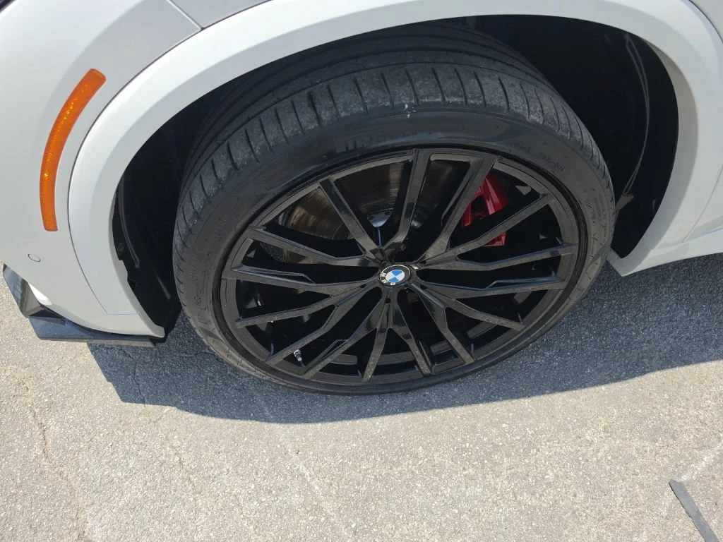 Used 2022 White BMW M50i image 12