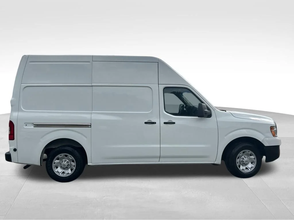 Used 2020 Glacier White Nissan SV image 7